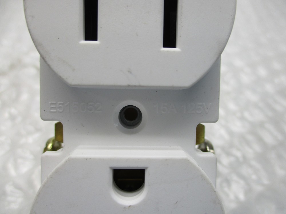 SQUARE D E515052 WHITE RECEPTACLE NSNP