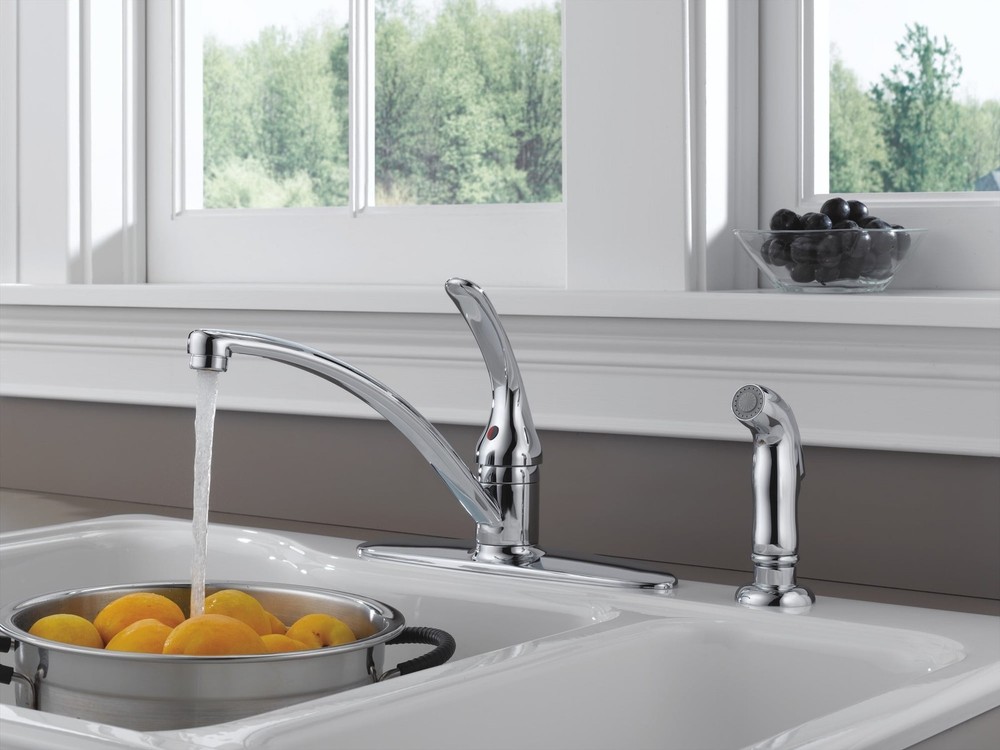 Delta Foundations Single-Handle Kitchen Faucet W/ Spray Chrome