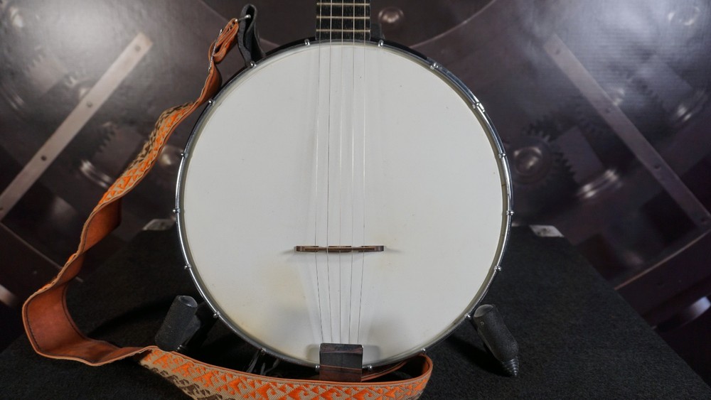 Crestline 5-String Banjo w/ Chipboard Case