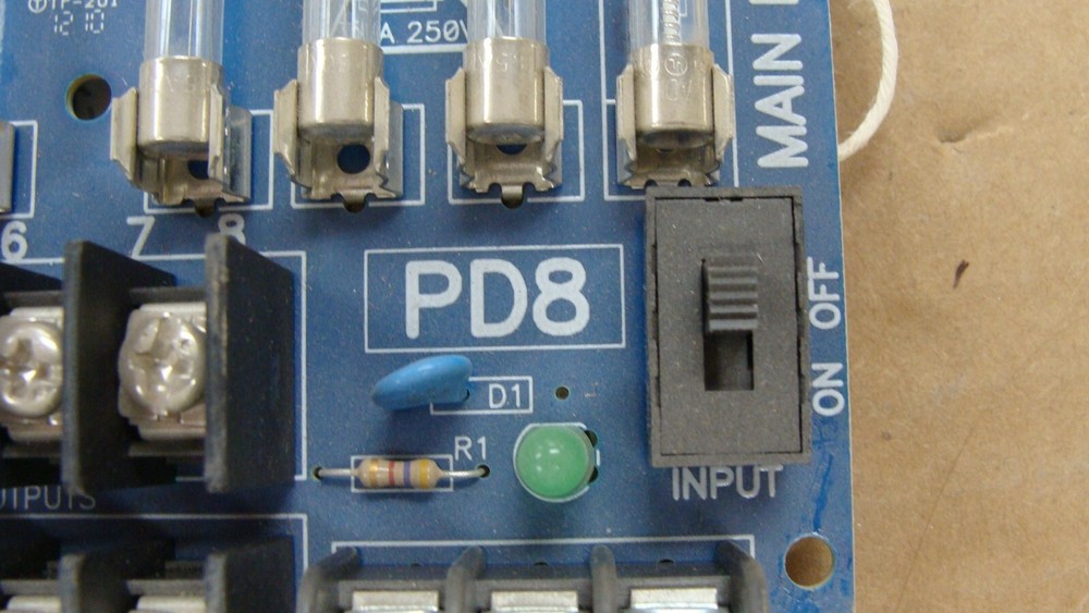 ALTRONIX PD8 Distribution Module