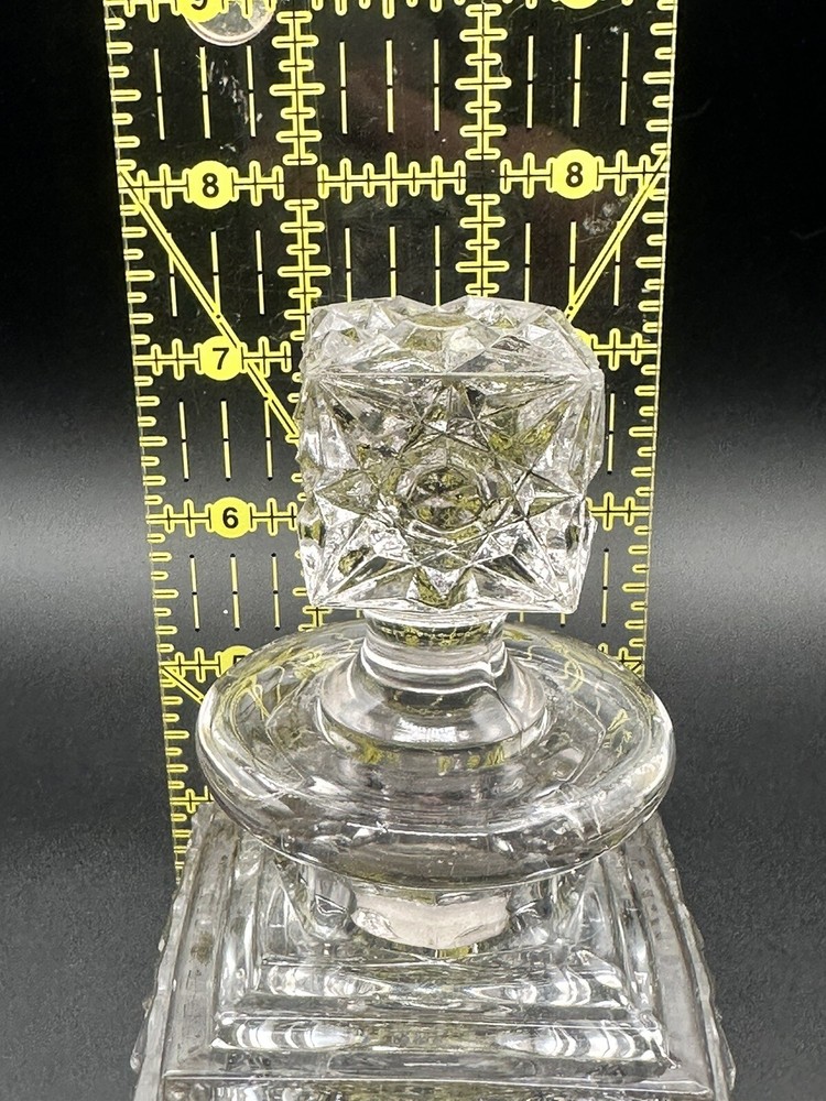 Daisy & Button Decanter Perfume EAPG 1880’s Slight Glow 10oz