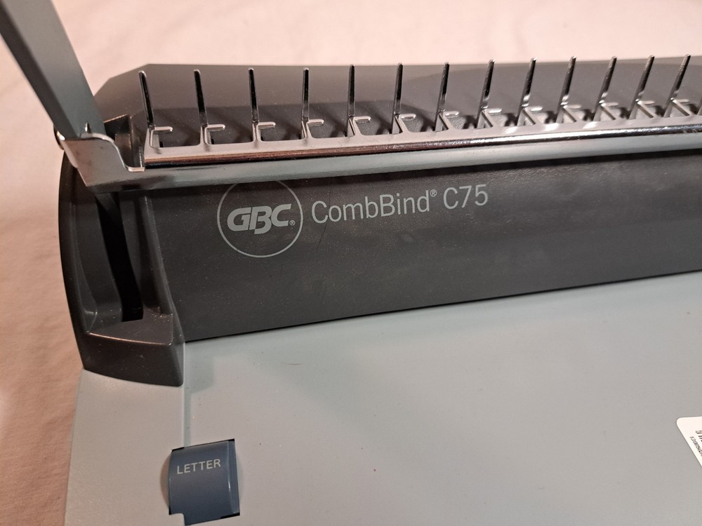 GBC CombBind C75 Personal Presentation Manual Binding System