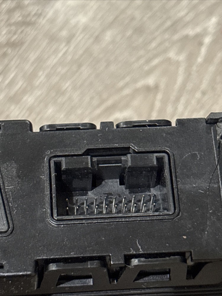 PETERBILT CAB CONTROL MODULETHIS PART IS PROGRAMMAB Q21-1126-500-500 Broken