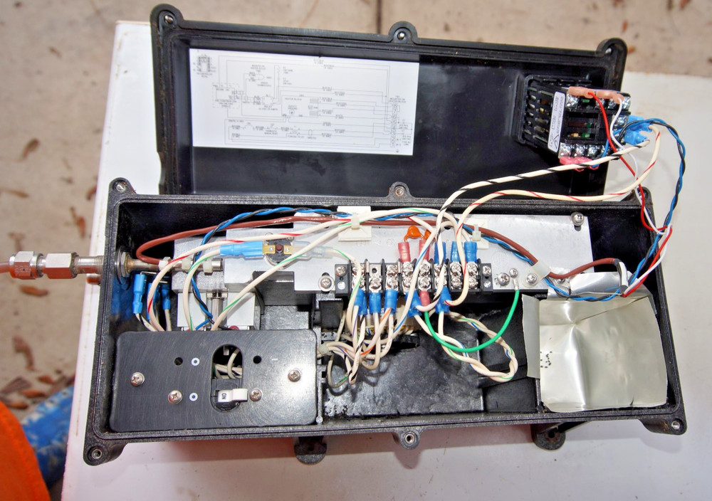 HACH 48685-60 Sample Water Heater w/ WATFLOW 93BB Controller - Tested & Working