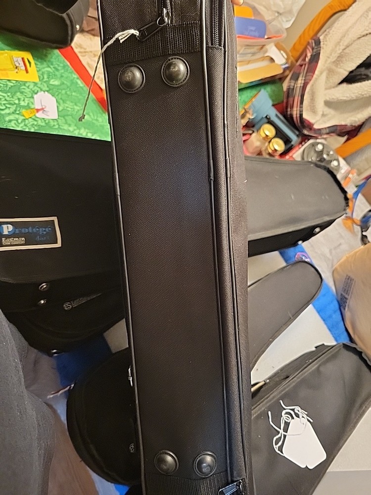 1/4 Eastman Strings Violin Case Hinge Is Broken Still Usable Could Be Fixed
