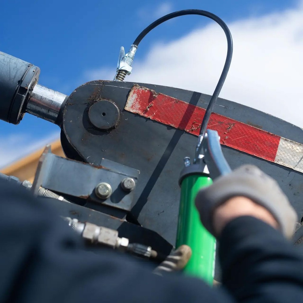 LockNLube Lever Grip Grease Gun