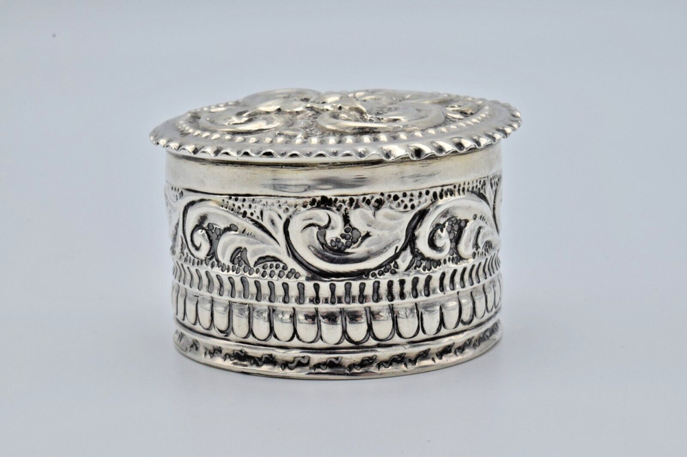 Victorian Solid Silver Snuff Box London 1885