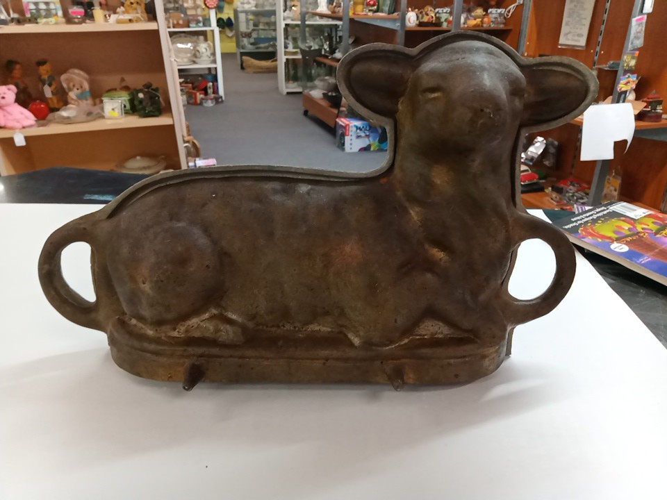 Vintage 2pc Mismatched Lamb/Sheep Mold