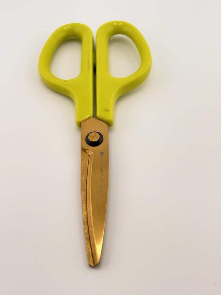 PLUS Fit Cut Curve Sissors Micro-Serrated Blade, Green