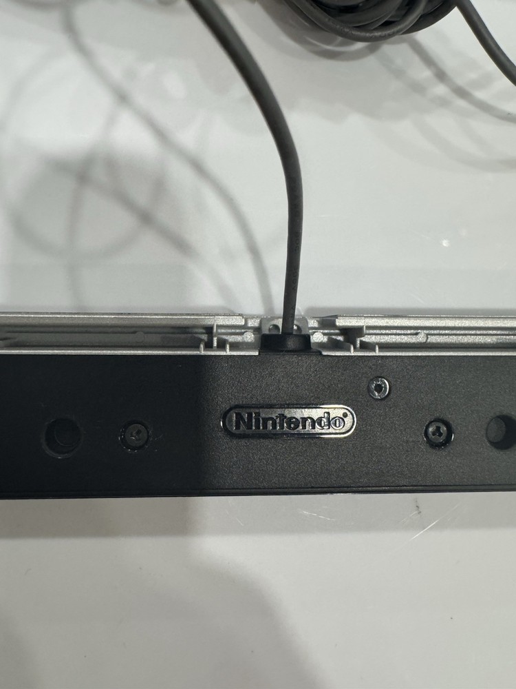 Nintendo RVL014 Original Wii Sensor Bar - Silver