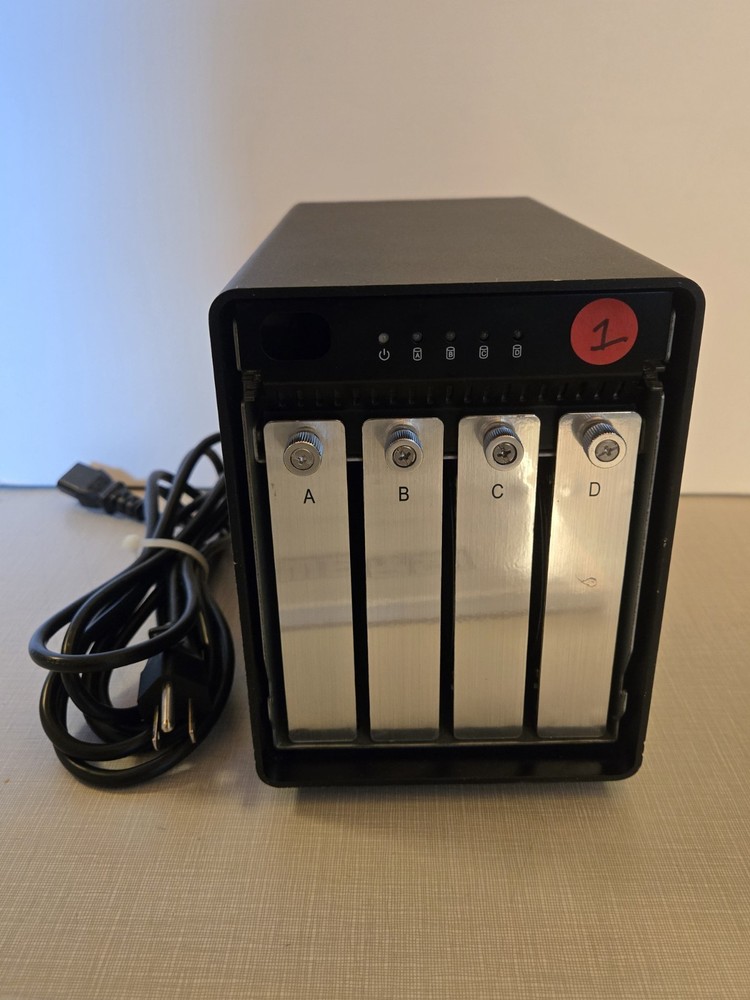 OWC Thunderbay IV 4 RAID Thunderbolt 2/USB-C with 12 GB storage error free