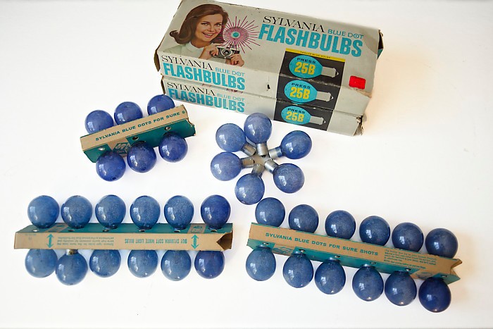 36 Sylvania Blue Dot Flashbulbs Press 25B Bulbs