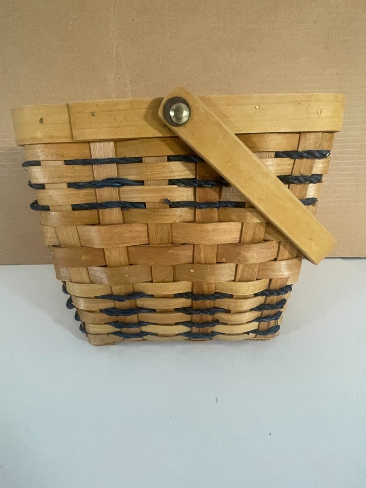Longaberger like Woven Basket Blue Accents Movable Handle EUC