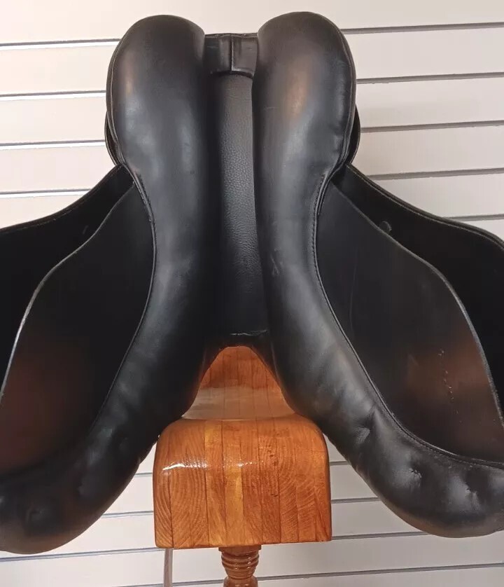 Kieffer Aachen 17" Jump Saddle Black