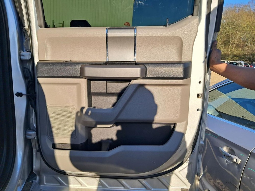 F250SD 2018 Glove Box 4897549