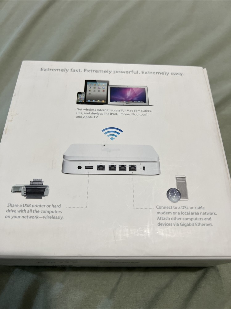 Apple Router (MD031LLA)