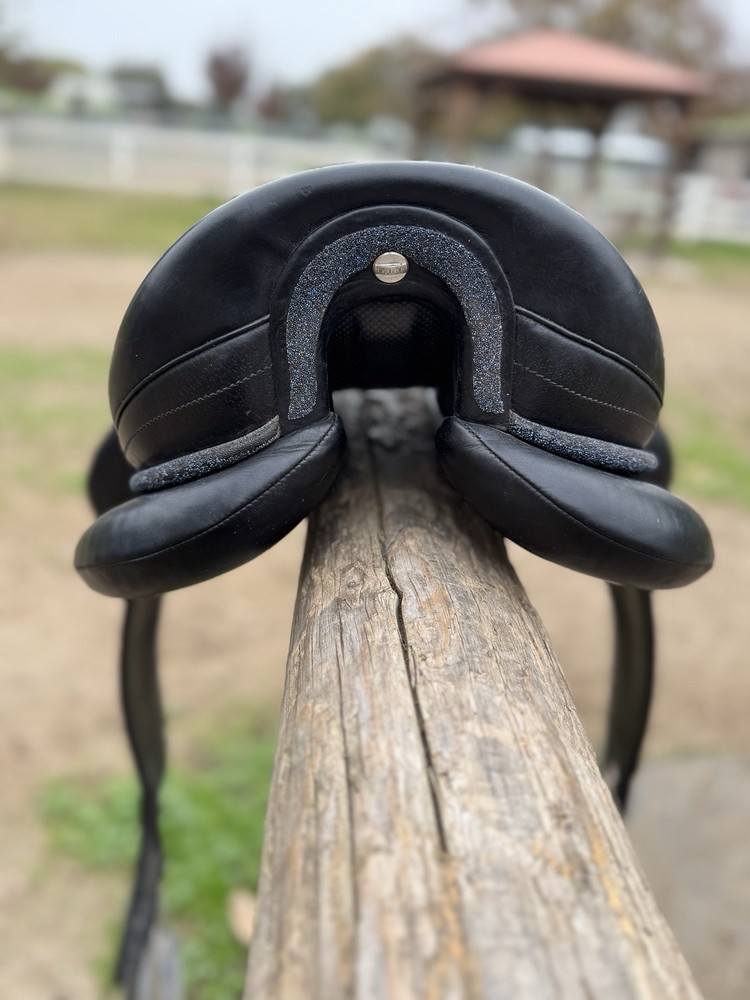 Devoucoux Makila Harmonie 18” Saddle