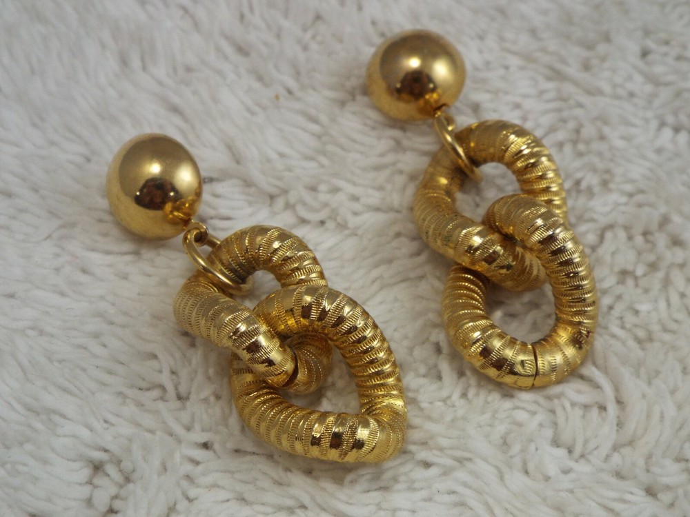 Goldtone Chain Pierced Earrings (D47)