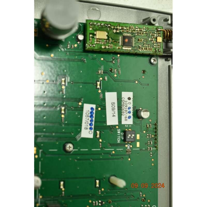 URMET 1057/018 Wireless Control Unit With Display And Control Keyboard