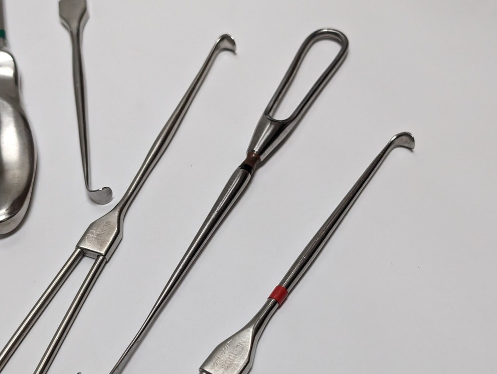 11 pcs. Assorted Retractor (USED).