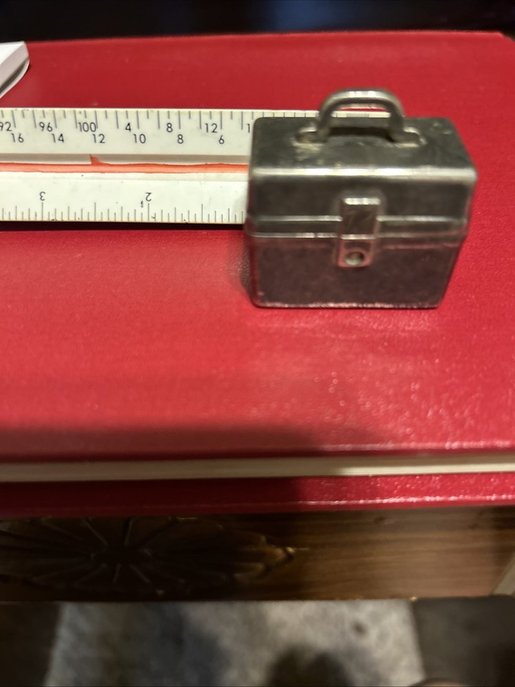Miniature lunch box