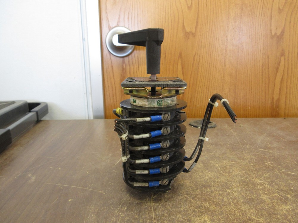 Electroswitch Series 24 Breaker Control Rotary Switch 2412C *Broken Insulator*