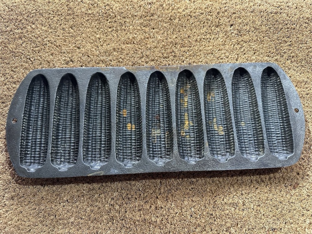 Cast Iron Corn Stick Pan 9 Ear Cornbread Mold Bakeware Vintage