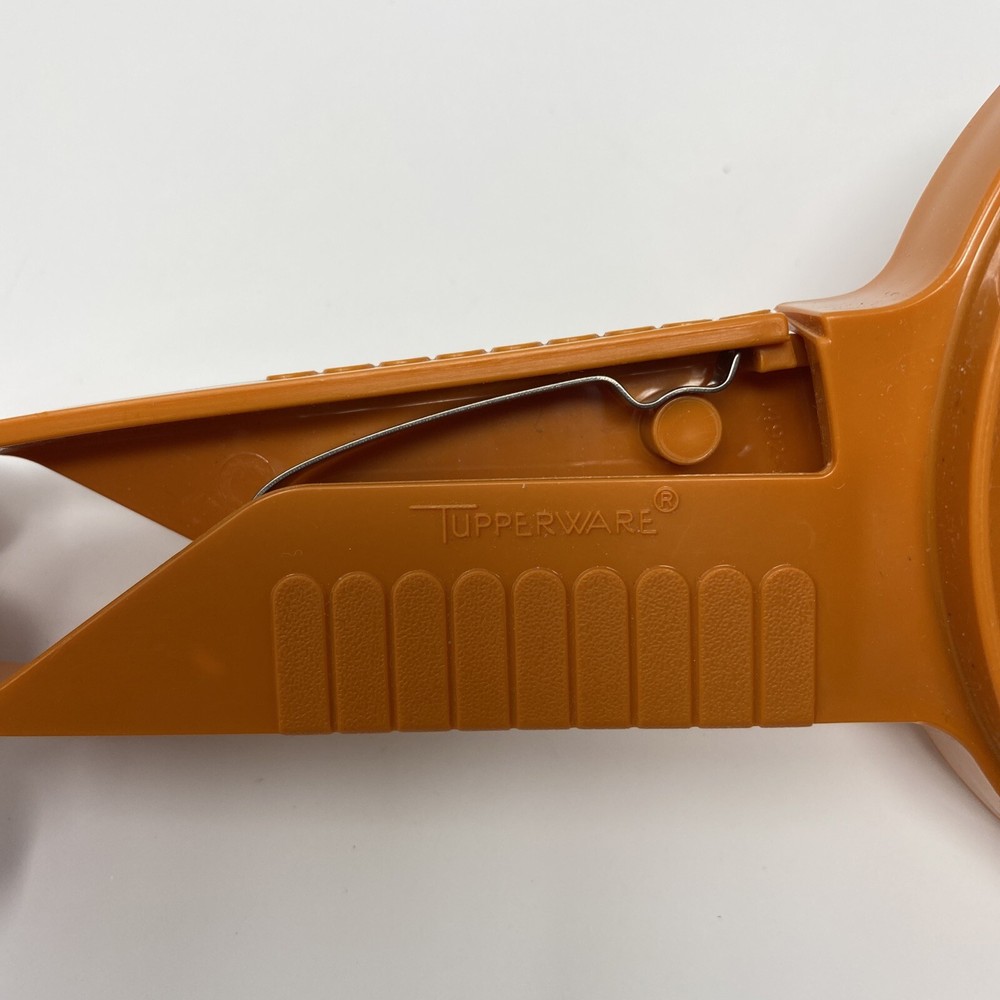 Tupperware VTG Sift It Hand Held Sifter orange