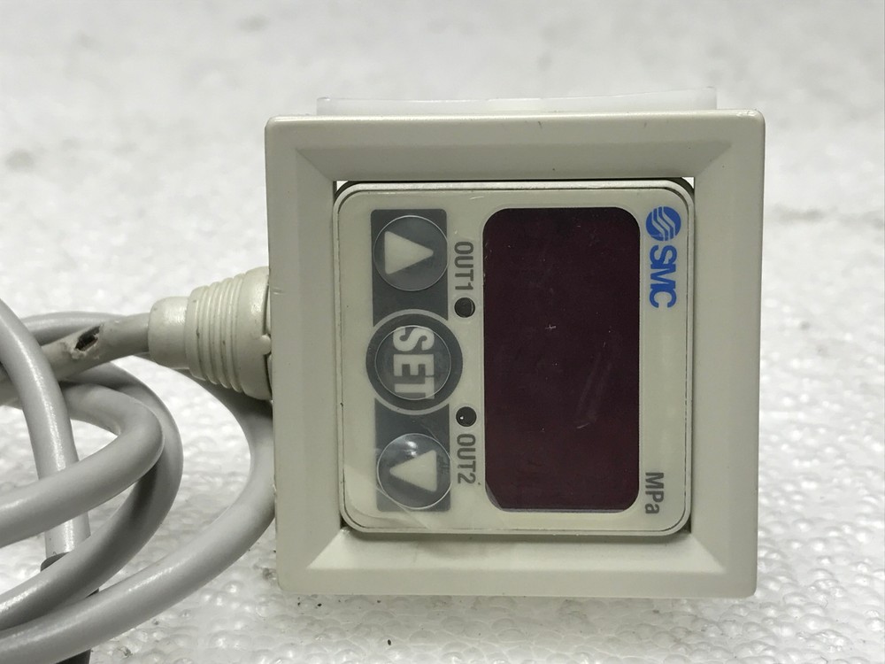 SMC ISE40-01-22-M Pressure Switch (used working)