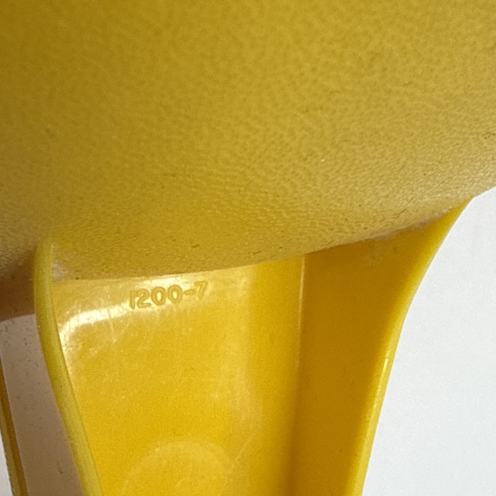 TUPPERWARE Colander Strainer 1 Quart Yellow-Double Spouts #1200-7