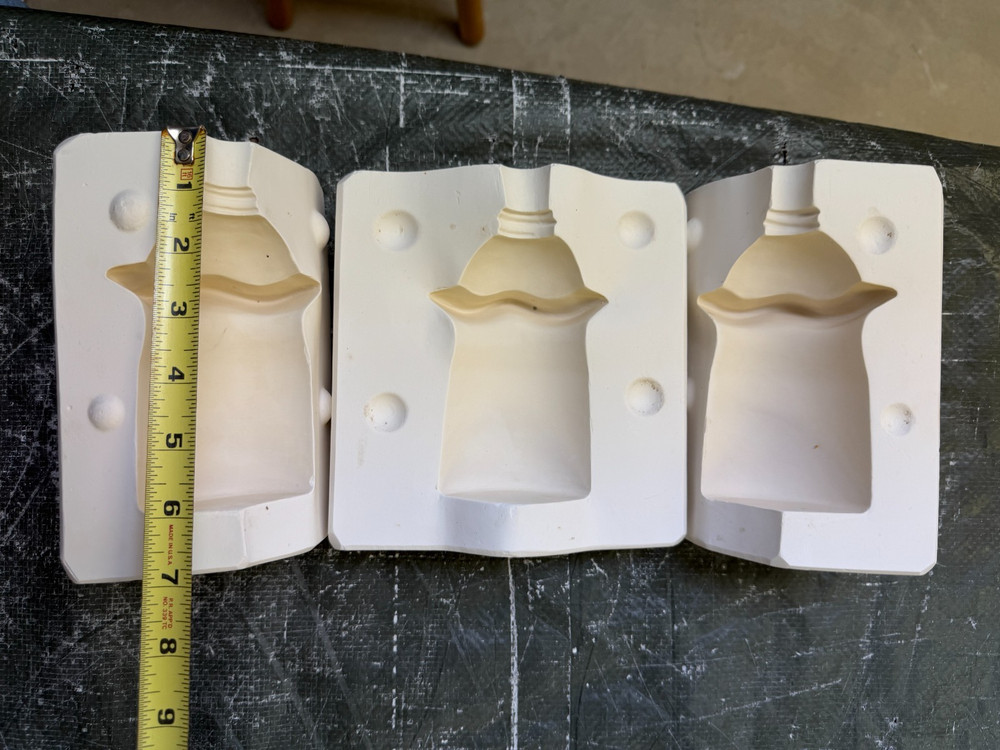 VINTAGE BOOTHE CERAMIC MOLD #813 FLUTED BASE PUMPER