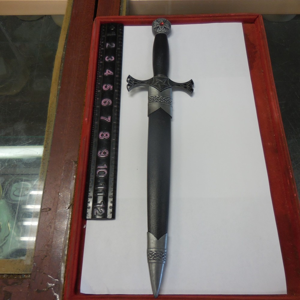 15.5” Fantasy Crusader Dagger Black Scabbard
