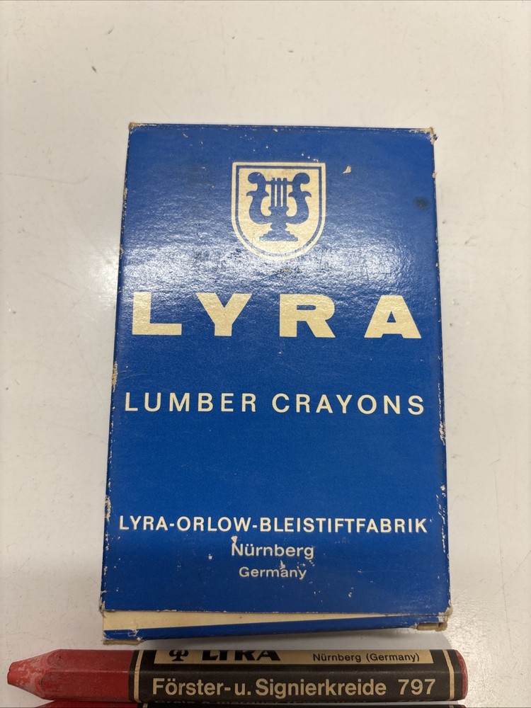 Lyra Red Lumber Crayons 1 Dozen