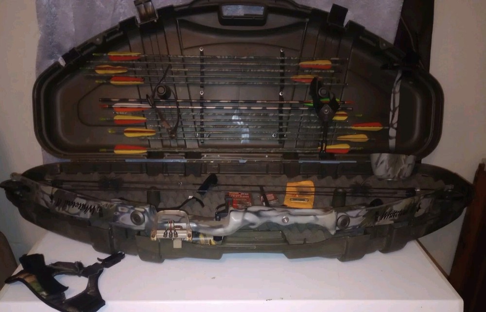 Plano Protector Series Case And Vintage Whitetail 2 Bow Plus Extras!