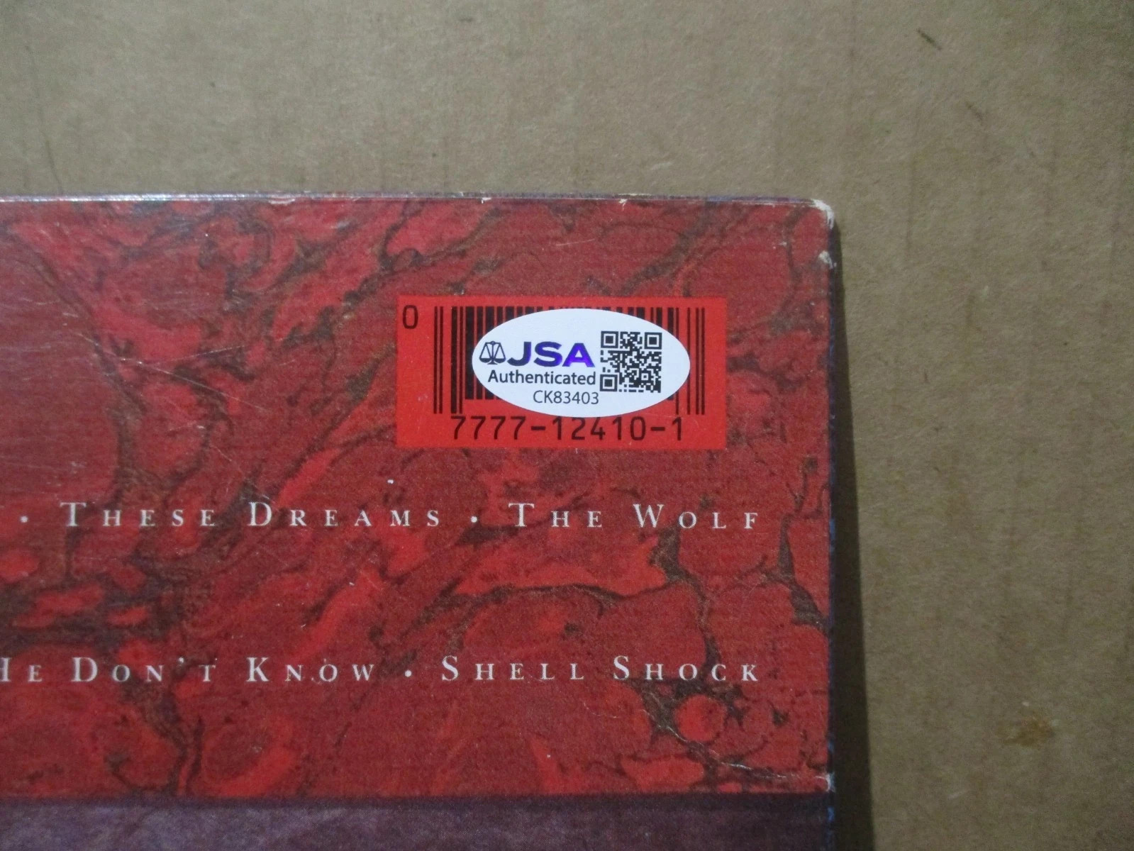 HEART JSA CERTIFIED AUTHENTIC AUTOGRAPHED/SIGNED HEART ALBUM ANN & NANCY WILSON