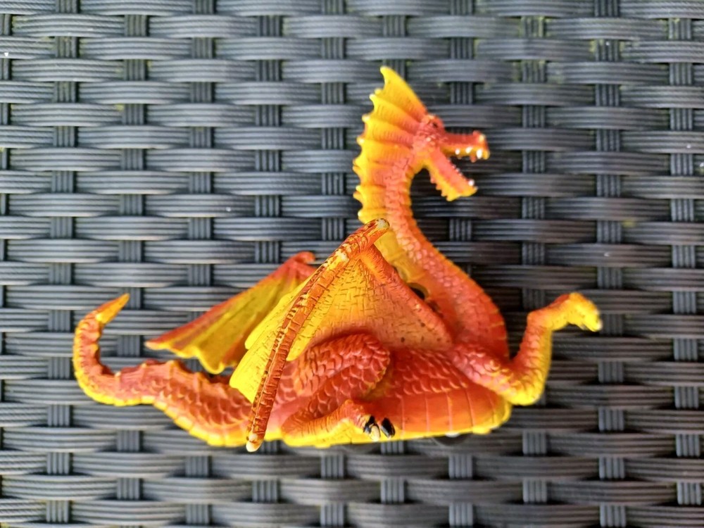 ELC Power Dragon pull back wheels Britains Deetail Dungeons & Dragons