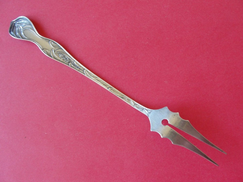 Baker Manchester "Daffodil" Sterling Silver Olive Fork 6-1/4"