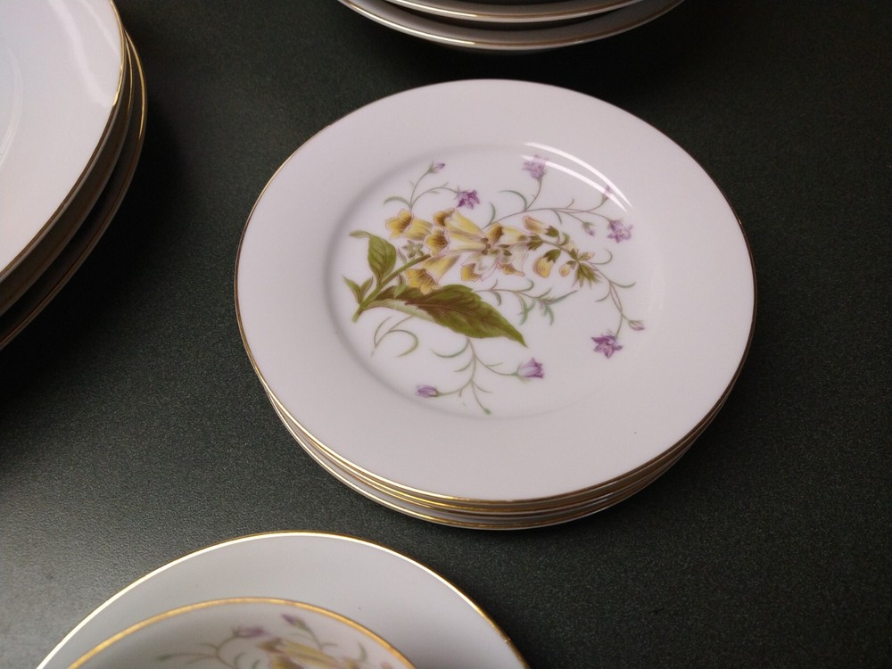 28 Piece Place Setting NORITAKE China CANTERBURY 5226 pattern Excellent Cond.