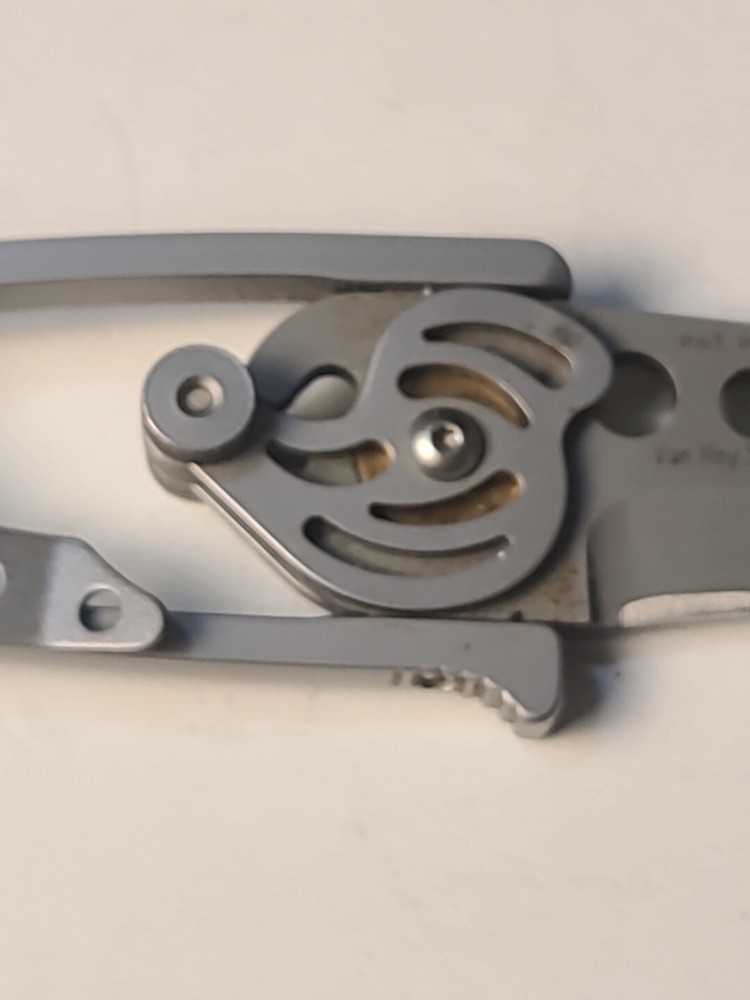 Von Hoy crkt knife Opens from side outward both ways