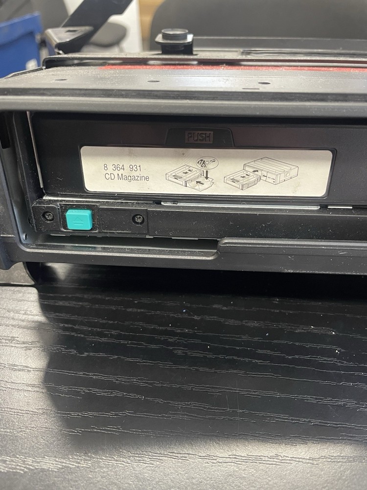 BMW E81 E87 E90 E91 E92 6-DISC CD CHANGER WITH MAGAZINE & BRACKET 9181326