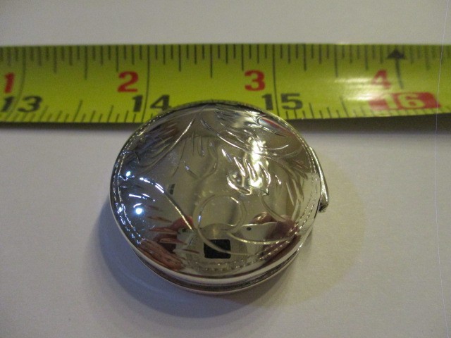 Sterling silver pill box round engraved on top solid silver 925 1 1/4 round