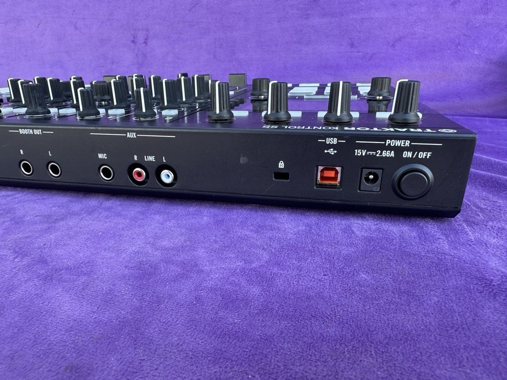 Native Instruments Traktor Kontrol S5 DJ Controller