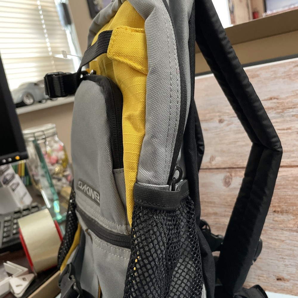 DAKINE Snowboarder Small Backpack 16”x11