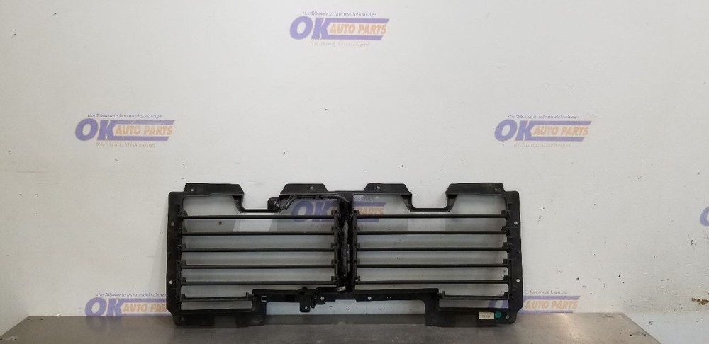 17 GMC YUKON AIR SHUTTER 5.3L