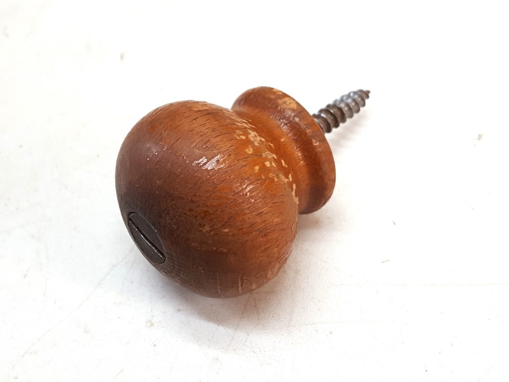 4676 Sargent 3415; Knob