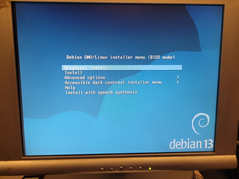 Debian 13 Linux "Trixie" x64 Installer on 16G USB Stick Rock Solid Linux Distro!