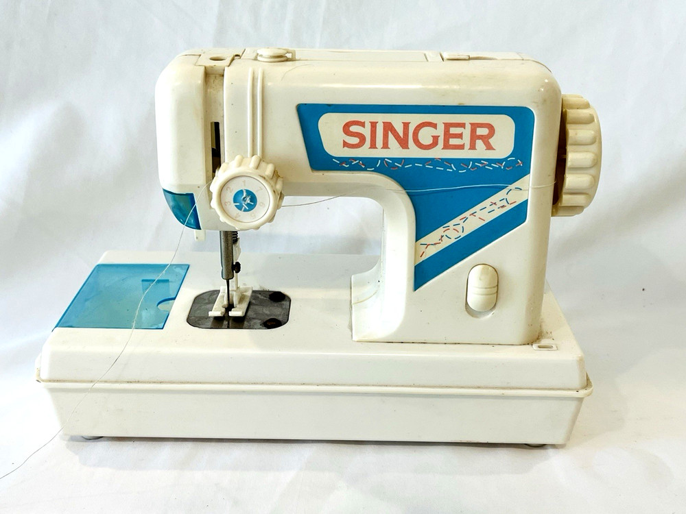 Vintage Singer Sewing Machine Child's Plastic Toy  - Needs Work