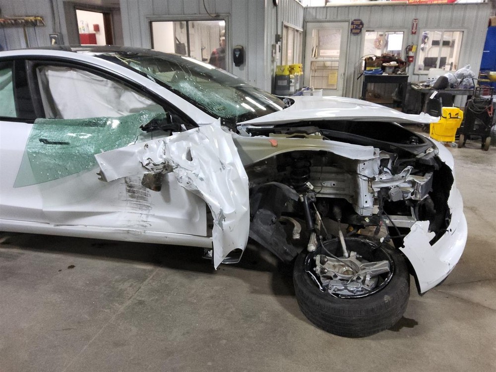 Used Steering Knuckle fits: 2021 Tesla MODEL 3 Grade A