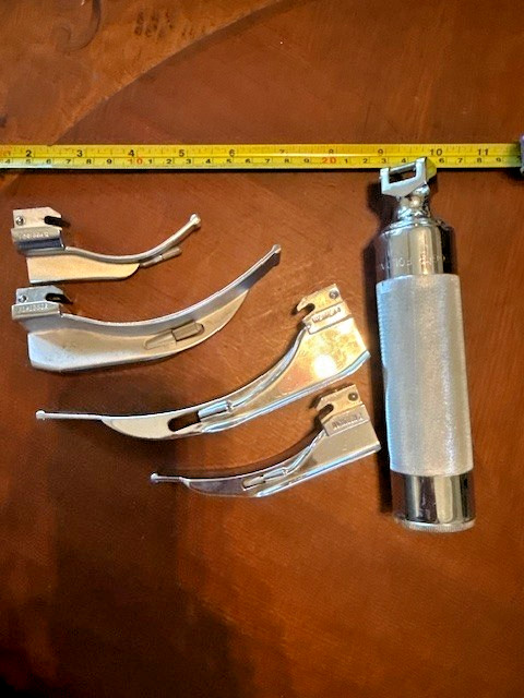 Macintosh Foregger Folding Scope with light Laryngoscope