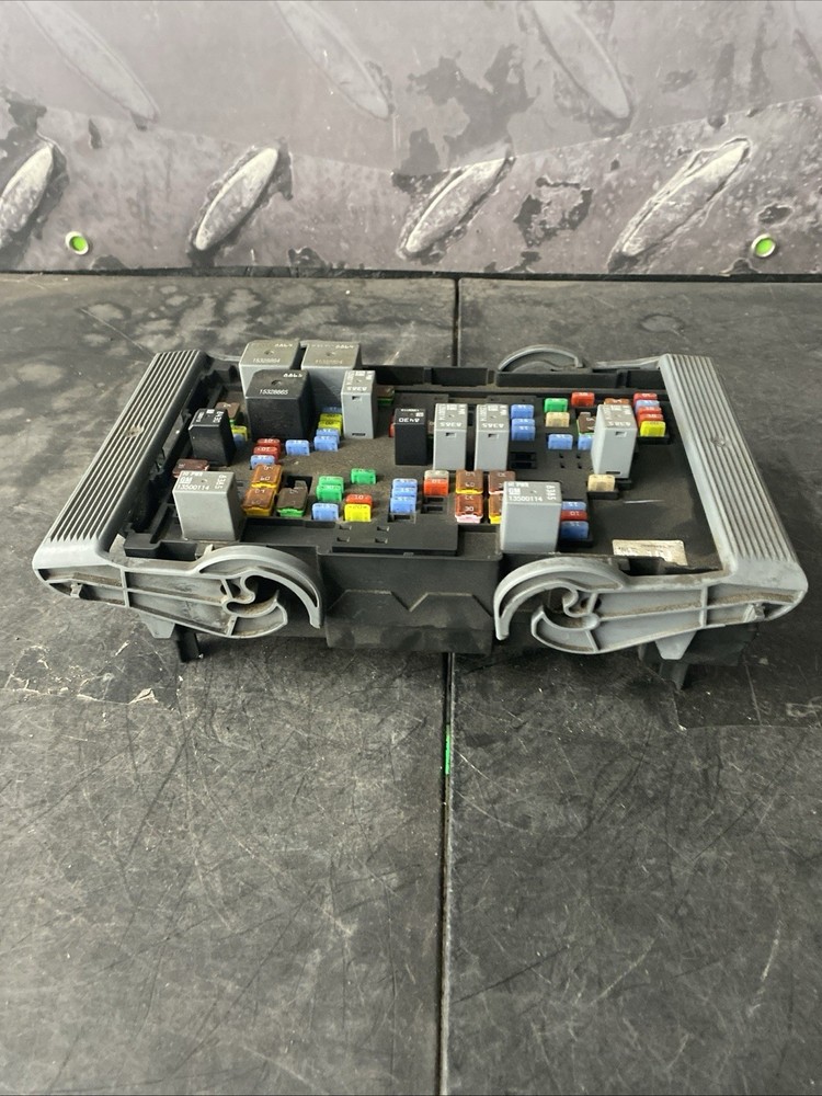 2009 Chevrolet Silverado 1500 Engine Fuse Box OEM